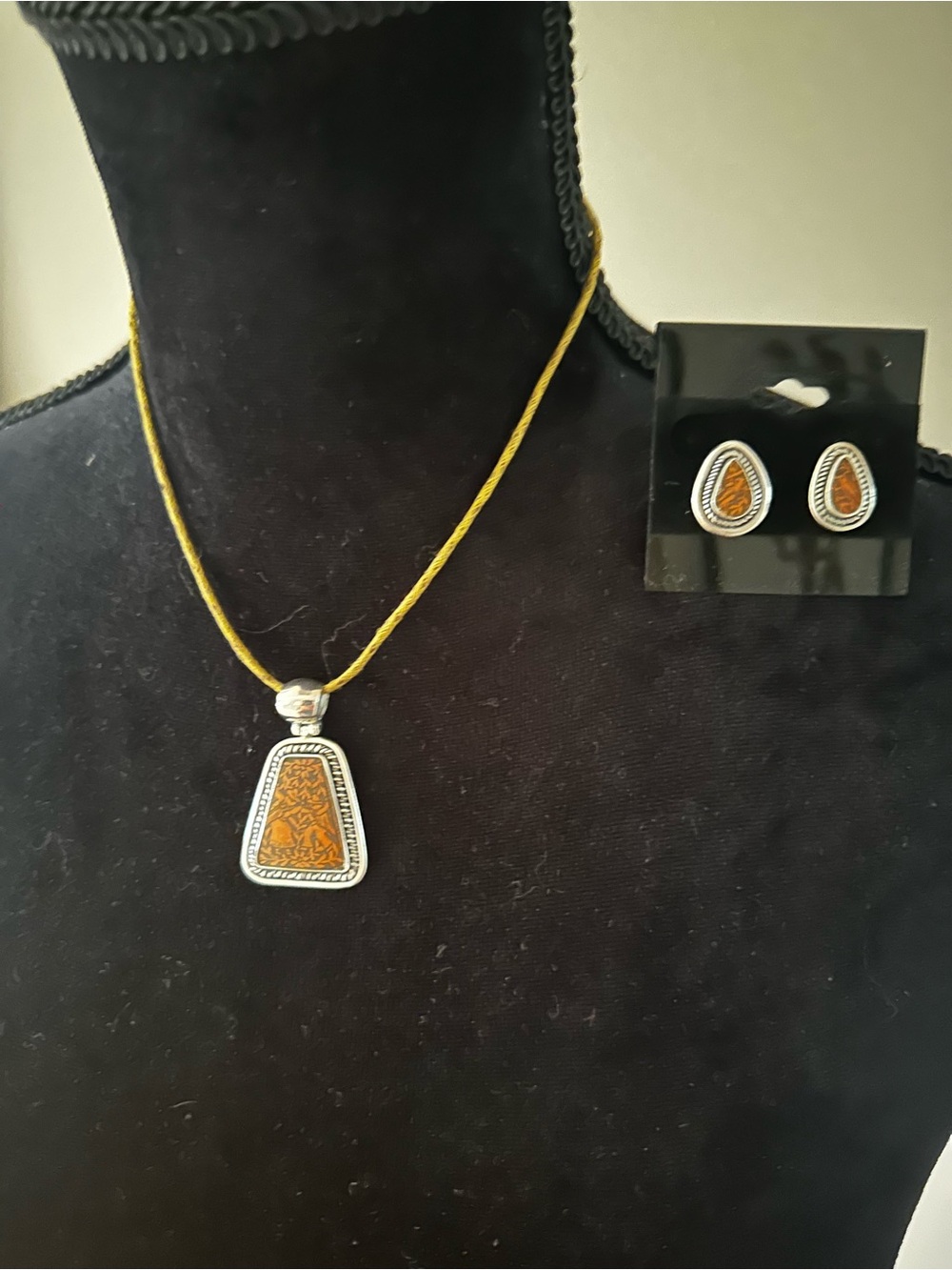 Peruvian 950 Silver & Hand-Carved Gourd Pendant & Earrings Set